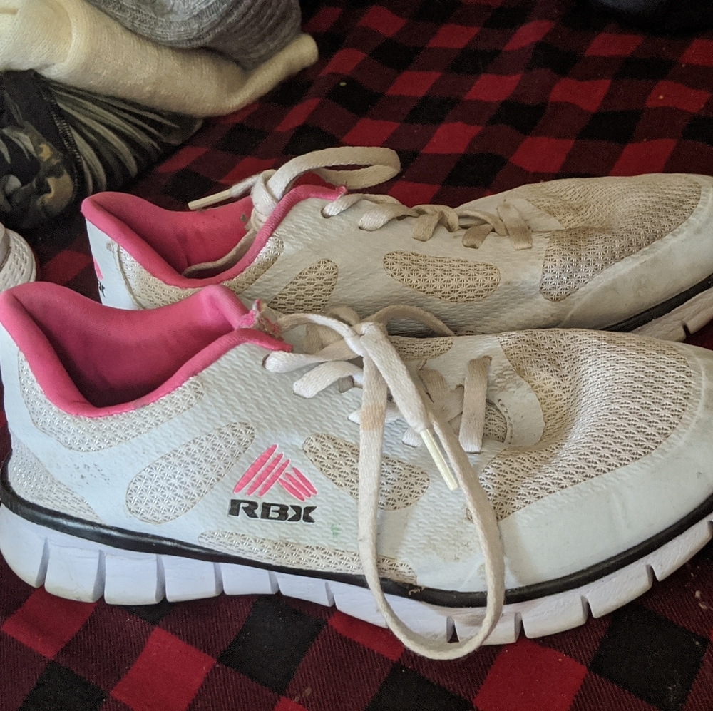 White Rbx shoes - Picture 4 of 5